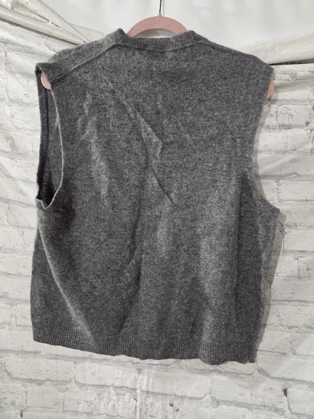 Vintage Men's Gray V-Neck Sweater Vest